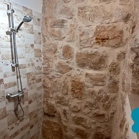 Trullo Nonnu Tore 拉卡里